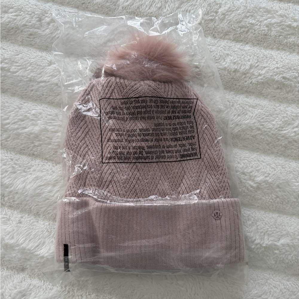 NWT Lululemon Sherpa Weave Pom Beanie - Picture 2 of 8